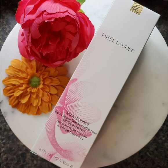 Estee Lauder Sakura Micro Essence - Picture 7 of 11